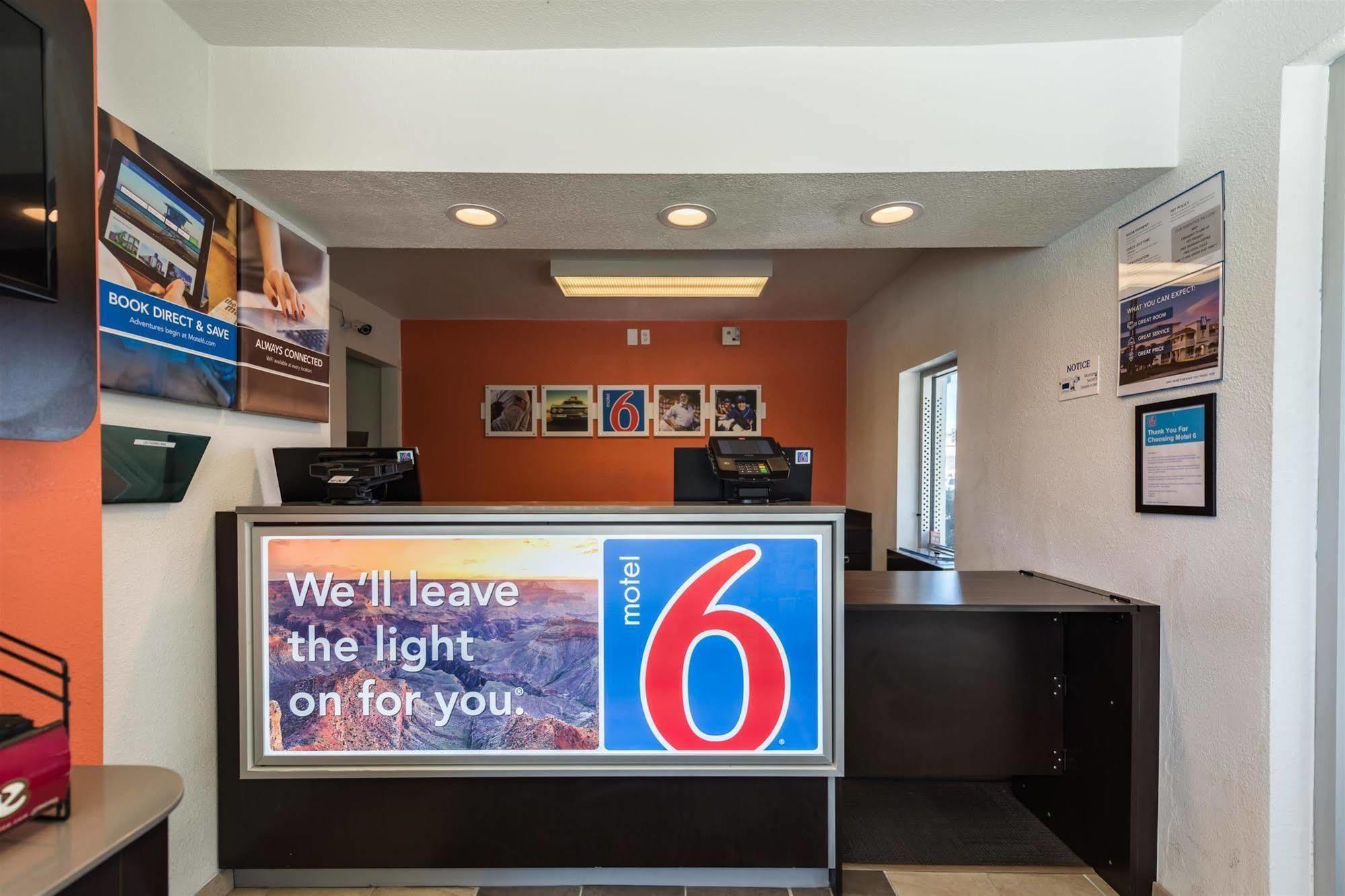 Motel 6-Reno, Nv - Virginia Plumb Exterior photo